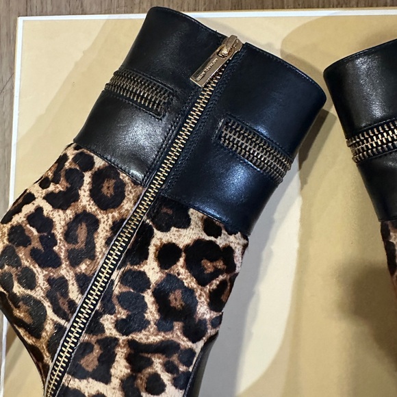 Michael Kors Boots with Real Fur Hairs - Picture 5 of 17